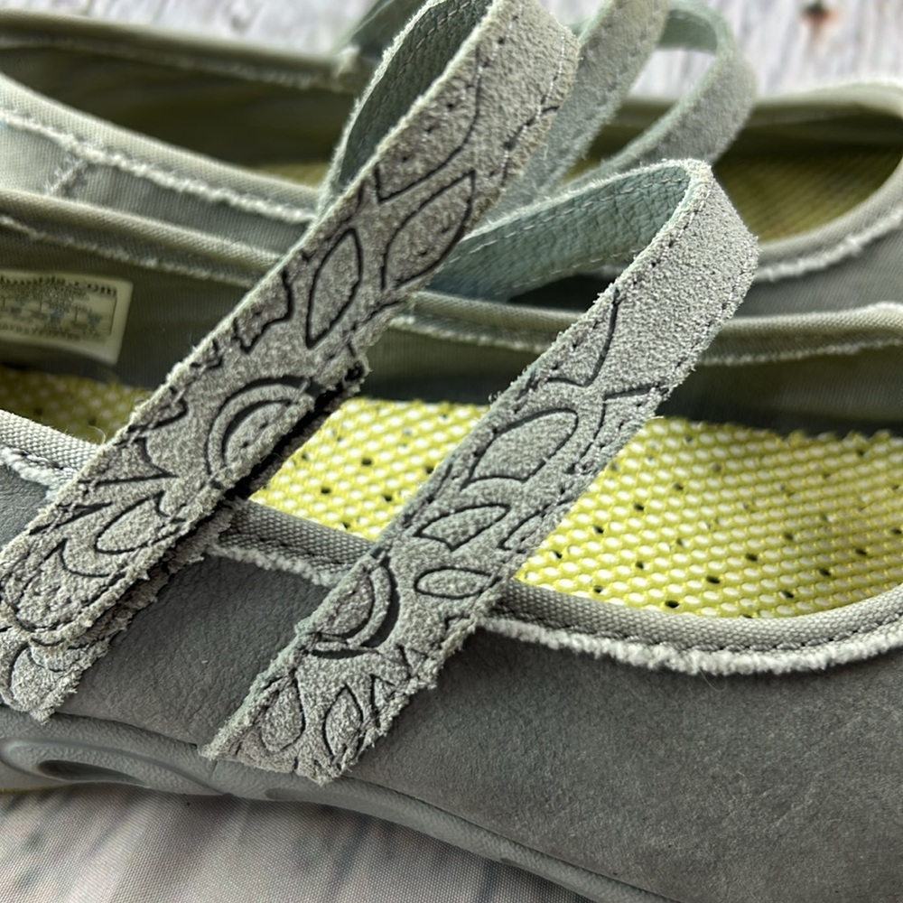 COLUMBIA Gray Suede & Canvas Mary Jane Tech Lite Omni-Grip Hiking Walking Flats - Picture 17 of 17